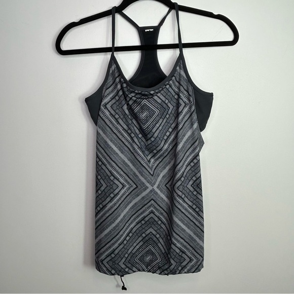 Fabletics printed norwalk built in bra work out tank‎ - Picture 2 of 9